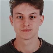 Estudiante de ingeniería imparte clases de asignaturas de ciencias a alumnos de ESO y Bachiller